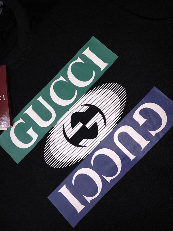 ブランドTシャツ側面デザイン